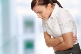 Is comhartha de láithreacht paraisítí é constipation i mná