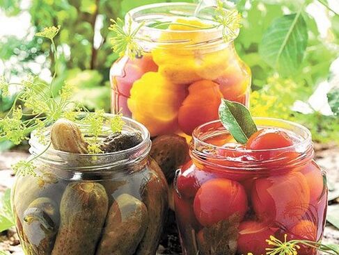 cucumbers picilte agus trátaí a bhaint paraisítí