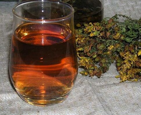decoction luibhe le haghaidh paraisítí a ghlanadh